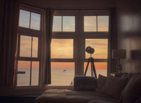 Fantastic 3 Bed Beachfront Flat with Seaview